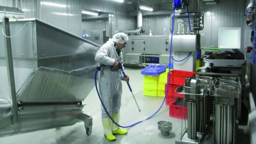 What you need to know about Cleaning and Sanitizing in Food Processing and Beverage Plants